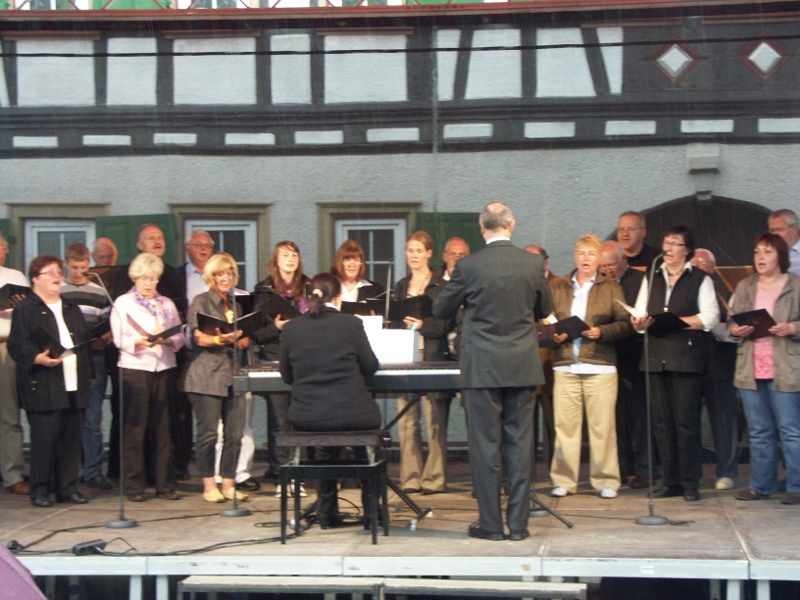 07.06.2009: Chor beim Maifest in Zwingenberg